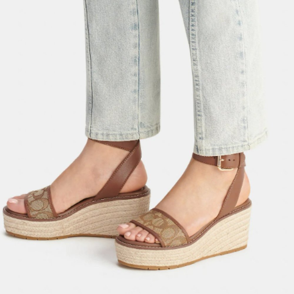 Coach - Picture 5 of 9